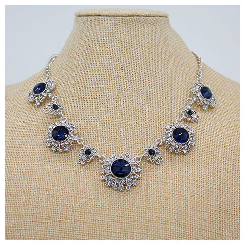 Chrysanthemum shape, sapphire necklace