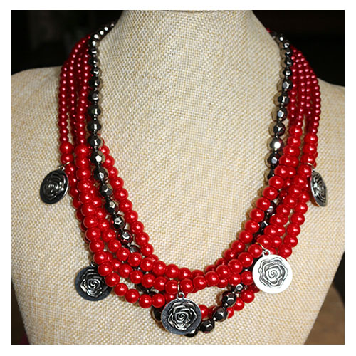 Retro roses pendants, pearl color highlight necklace