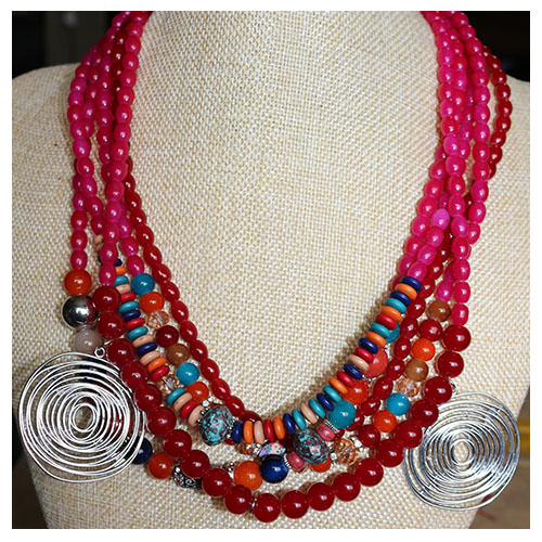 Multicolor highlight round pendant necklace