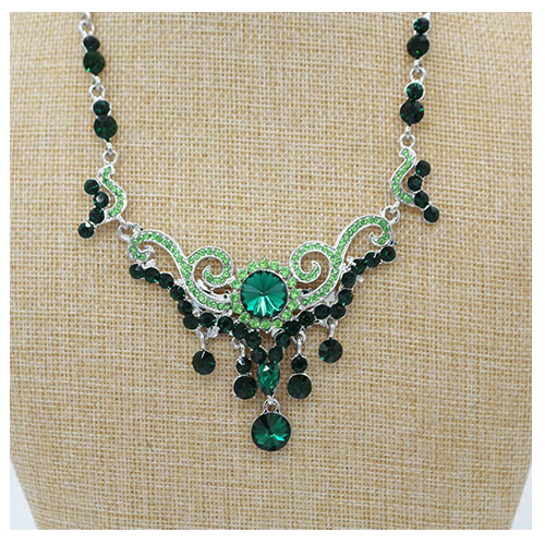 Necklace earrings set